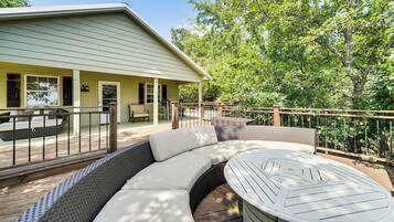 House (2 Bedrooms) | Front of property