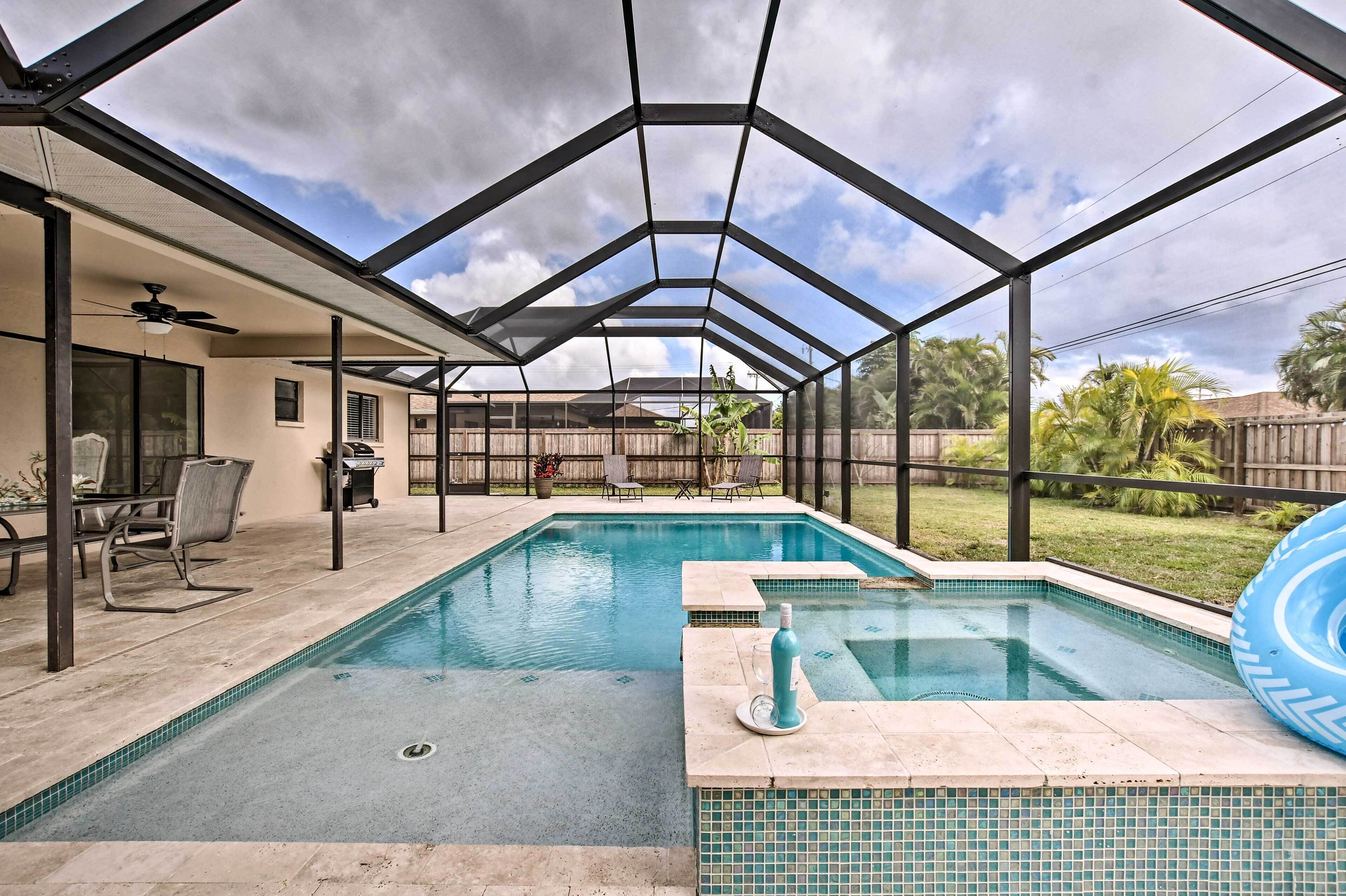 The Pelican Escape w/ Lanai ~3 Mi to Downtown!