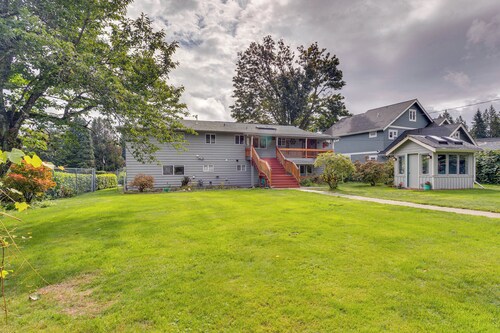 Spacious Apartment on Lake Sawyer w/ Fireplace!