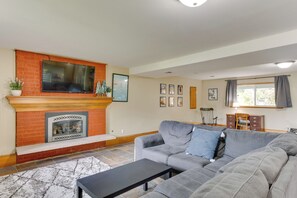 Apartment (3 Bedrooms) | Interior - Spacious Apartment on Lake Sawyer w/ Fireplace! (Black Diamond)