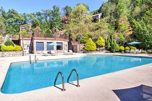 Apartment (2 Bedrooms) | Interior - Beautiful Whittier Condo w/ Deck + Mtn Views! (Whittier)