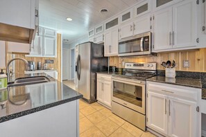 House (2 Bedrooms) | Interior - Peaceful Wilmington Home Near Beach & Downtown! (Wilmington)