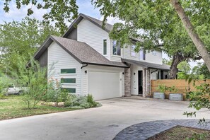 House (4 Bedrooms) | Interior - Gorgeous Georgetown Home, Walk to the Square! (Georgetown)