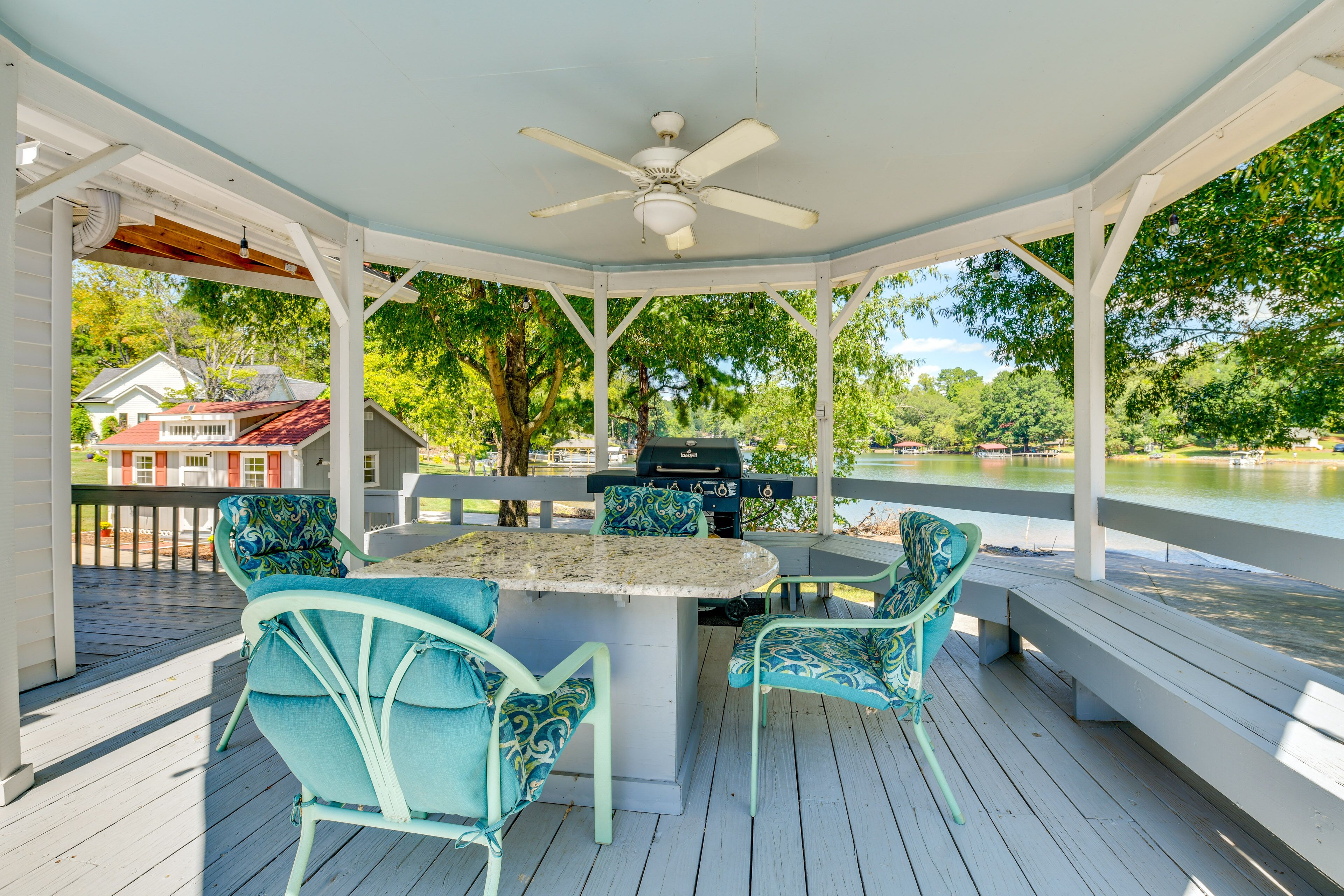 'skipper's Lighthouse' Retreat on Lake Norman