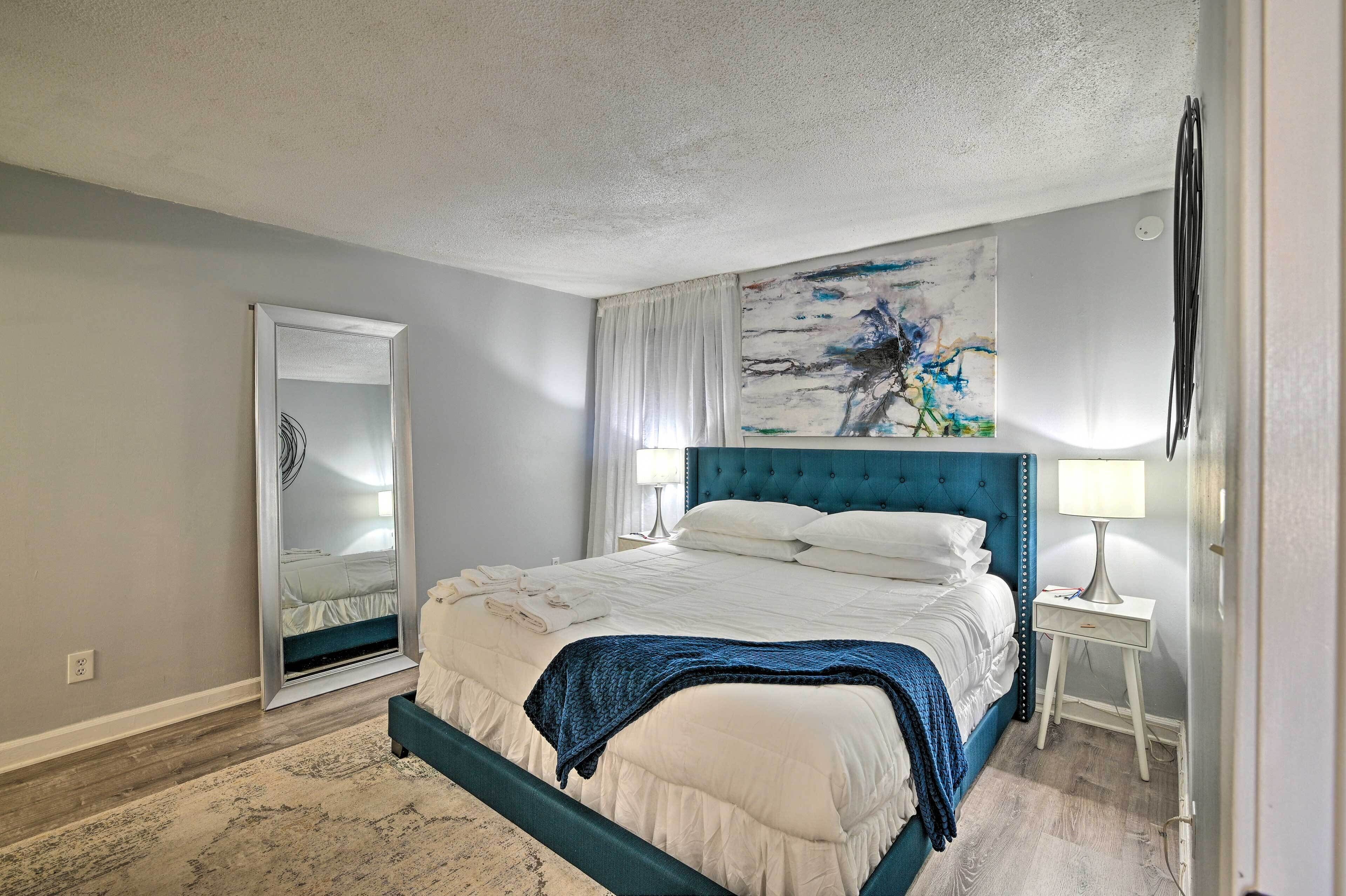 Retreat by Family Kingdom, 2 Blocks to Beach!