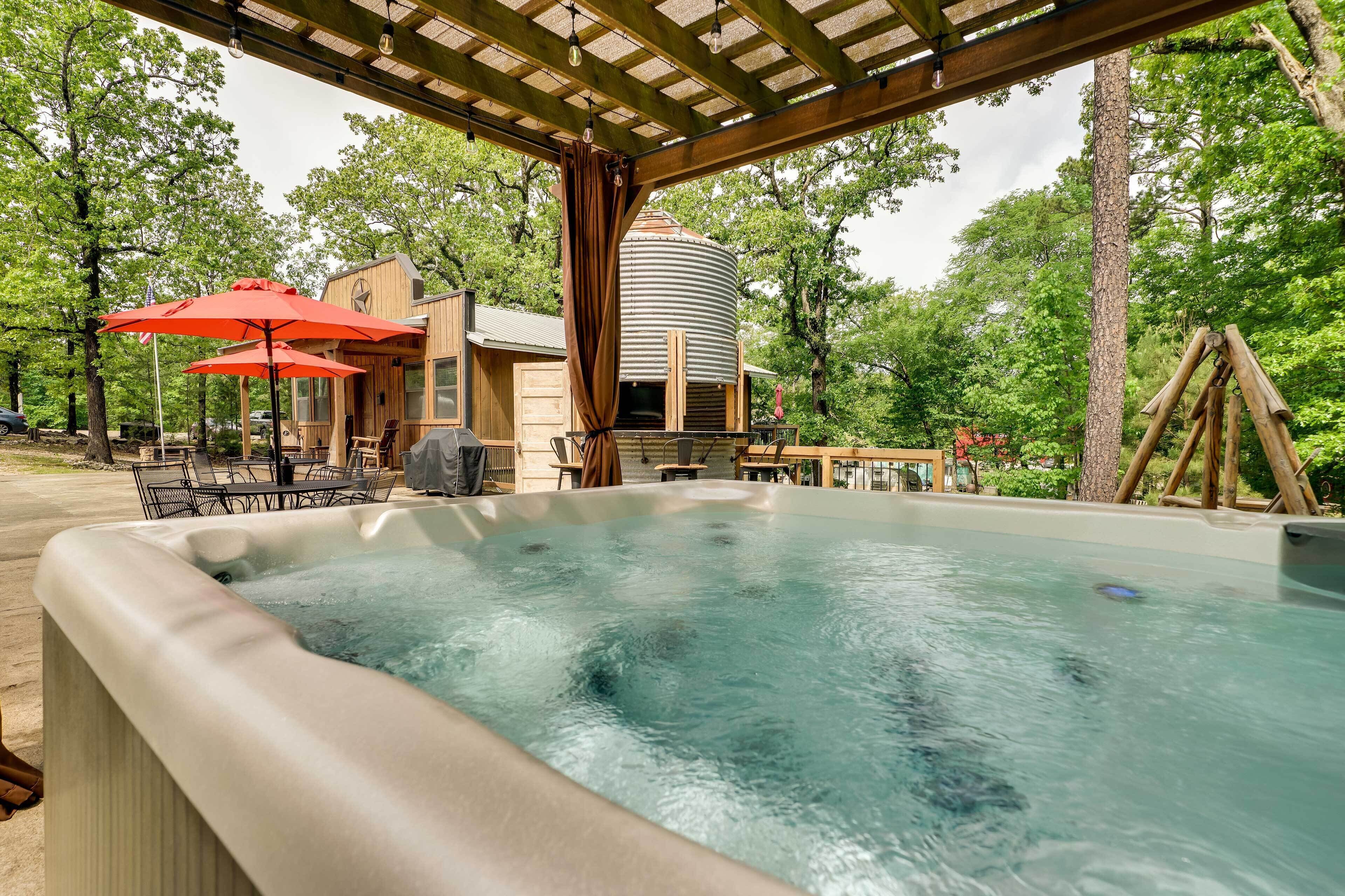 Western Daze' Broken Bow Cabin in Hochatown!