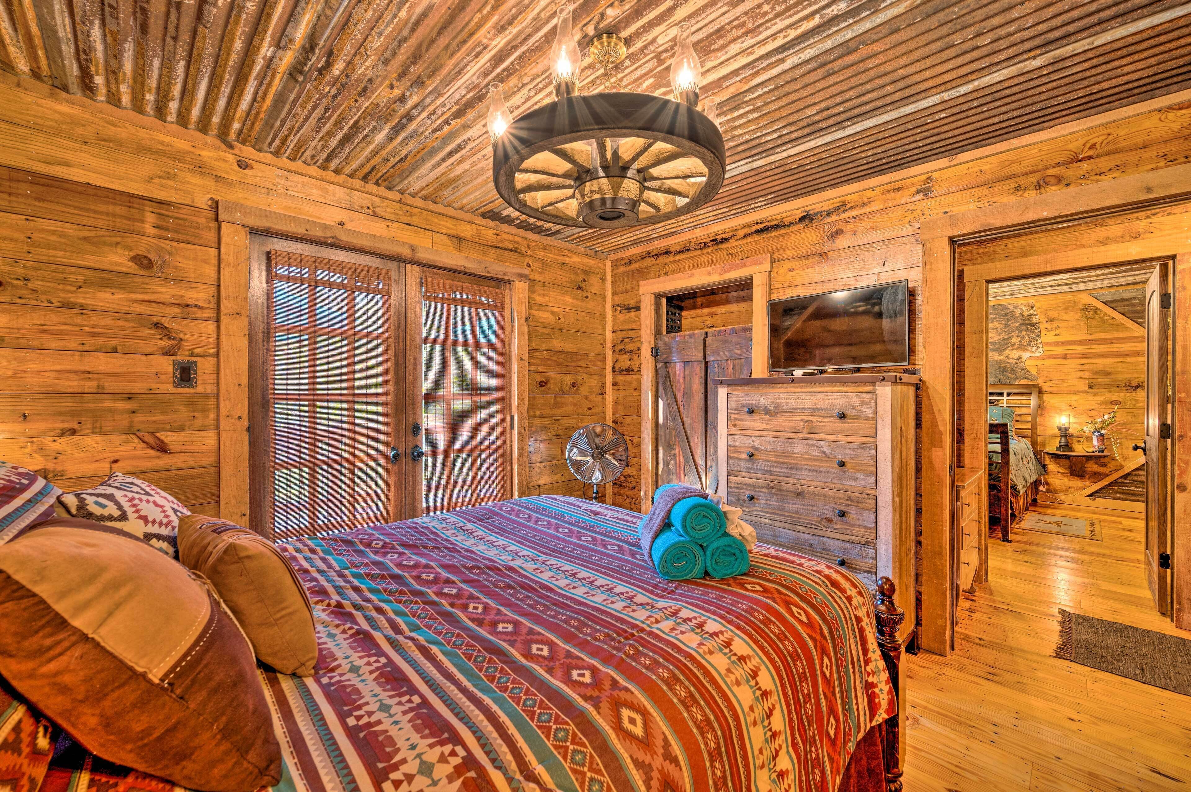 Western Daze' Broken Bow Cabin in Hochatown!