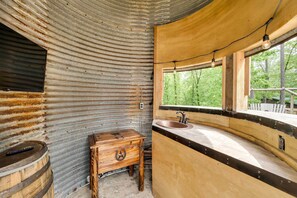 Interior - 2 Mi to Choctaw Landing: 'western Daze' Cabin! (Broken Bow)