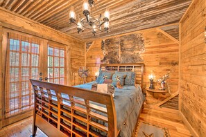 Interior - 2 Mi to Choctaw Landing: 'western Daze' Cabin! (Broken Bow)