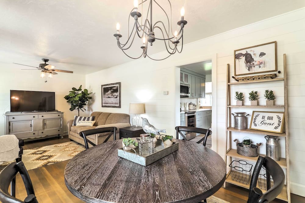 Cozy Farmhouse-style Cottage by Mighty 5 Ntl Parks - Kingston, UT