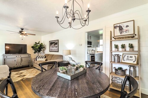 Cozy Farmhouse-style Cottage by Mighty 5 Ntl Parks