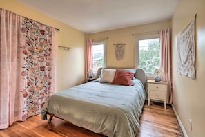 House (3 Bedrooms) | Interior - Charming Santa Paula Home - Walk to Downtown! (Santa Paula)
