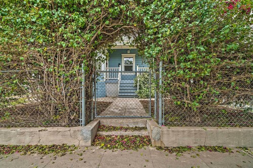 Charming Santa Paula Home - Walk to Downtown!