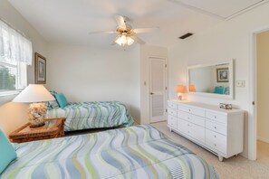 House (3 Bedrooms) | Interior - Canalfront Home w/ Private Dock - 5 Mi to Beaches! (Englewood)