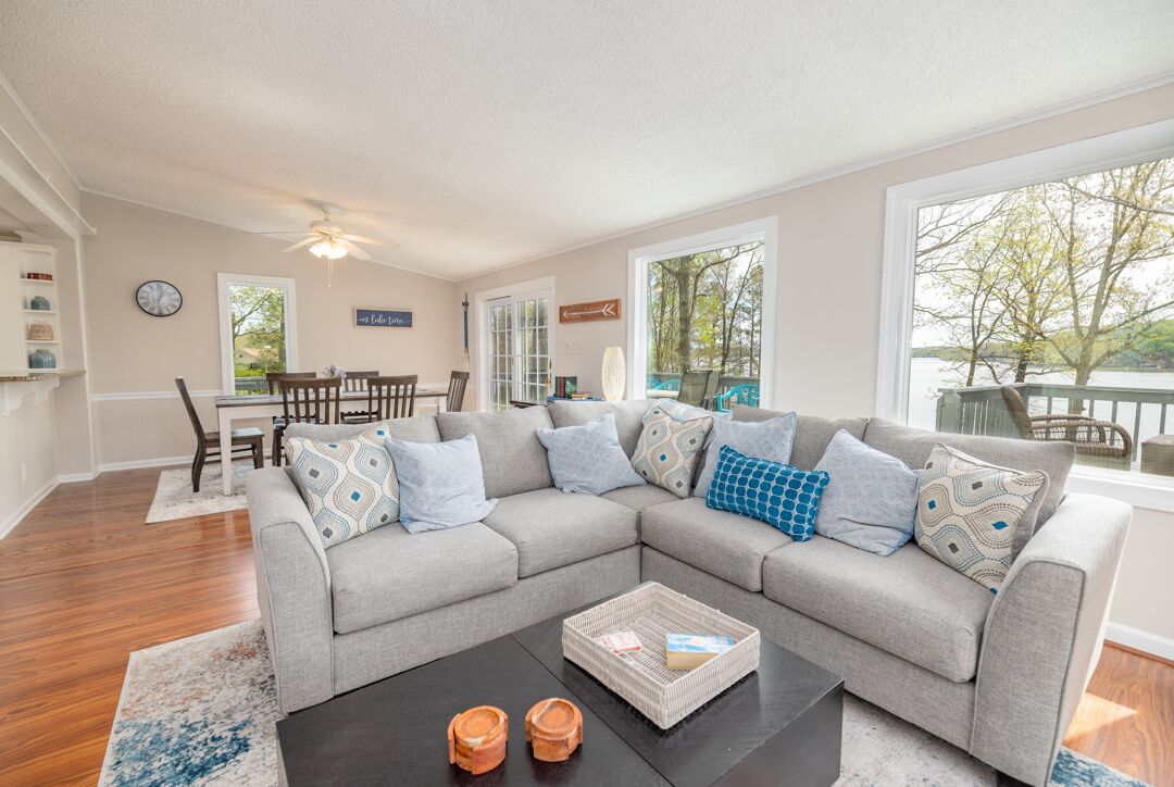 Heron Lodge on Main Lake!  Freshly renovated | Stunning Views