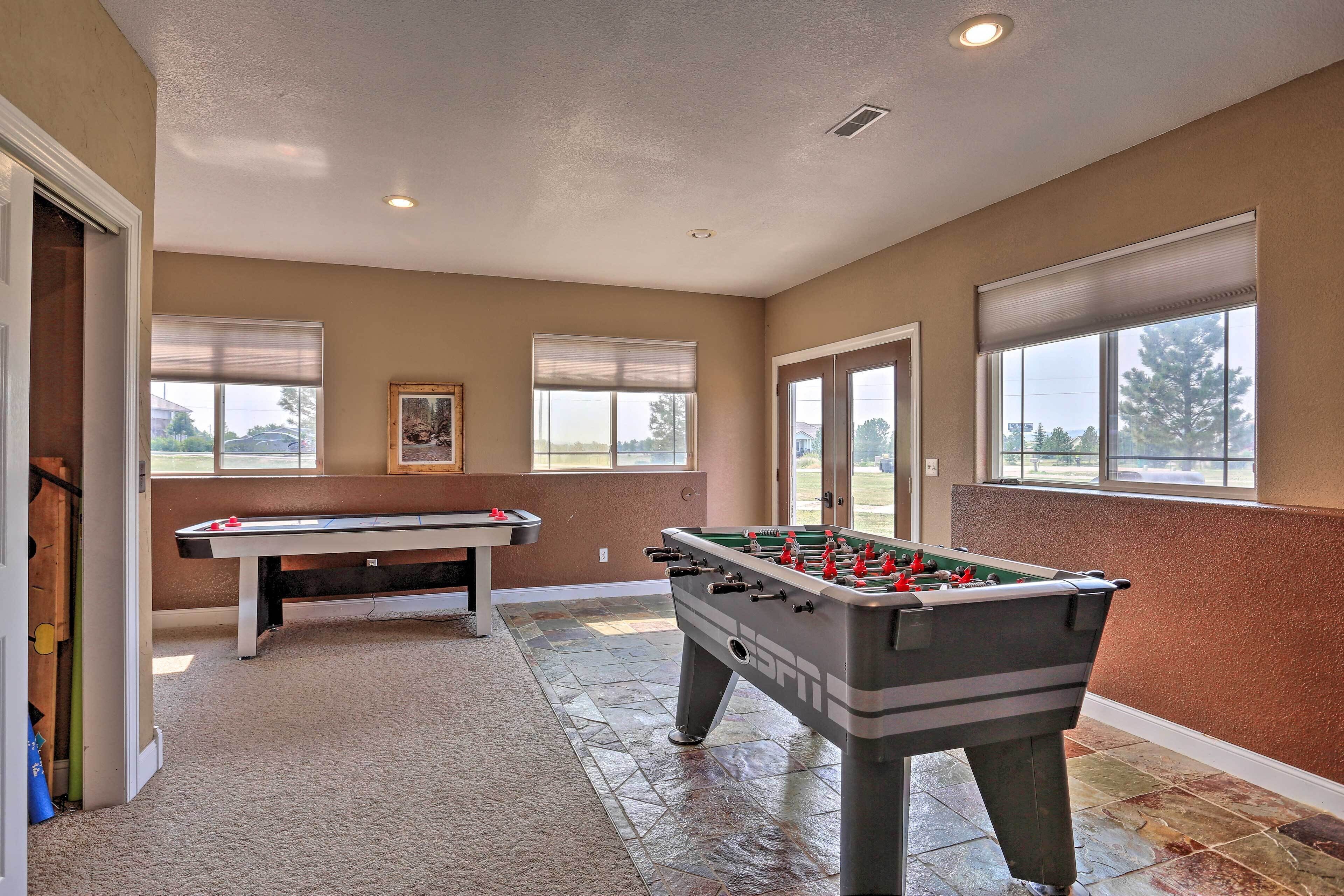 Black Hawk Lower-level Unit With Game Area!