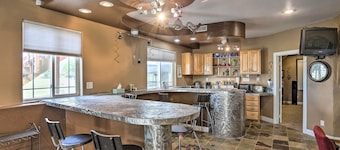 ยูนิตชั้นล่าง Black Hawk พร้อมพื้นที่เล่นเกม!