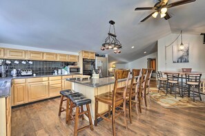 House (3 Bedrooms) | Interior