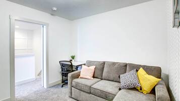 ์ํํธ (4 Bedrooms) | ๋ด๋ถ