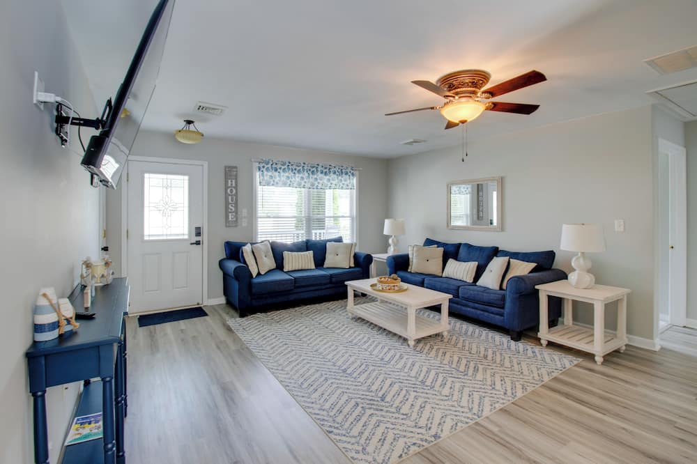 Charming Somers Point House w/ Private Pool! - Galloway, NJ