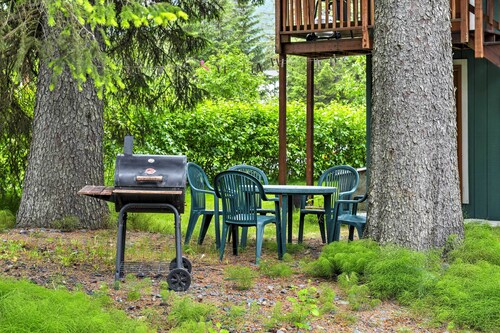 Seward Studio w/ Deck, Outdoor Dining & Mtn Views!