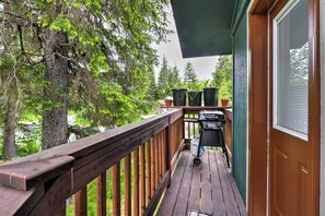 Apartment (0 Bedroom) | Interior - Seward Studio w/ Deck, Outdoor Dining & Mtn Views! (Seward)
