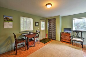 Apartment (0 Bedroom) | Interior - Seward Studio w/ Deck, Outdoor Dining & Mtn Views! (Seward)