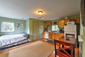 Apartment (0 Bedroom) | Interior - Seward Studio w/ Deck, Outdoor Dining & Mtn Views! (Seward)