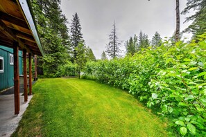 Apartment (0 Bedroom) | Interior - Seward Studio w/ Deck, Outdoor Dining & Mtn Views! (Seward)