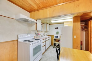 Cottage (2 Bedrooms) | Interior - Sanderling Sea Cottages, Unit 1 With Deck! (Waldport)