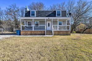 Interior - Bright Brownwood Home With On-site River Access! (Bangs)