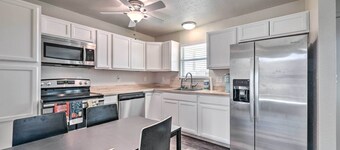 布朗伍德明亮住宅，附設河流通道度假屋