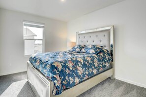 Casa (4 Bedrooms) | 4 dormitoris, planxa i posts de planxar i roba de llit
