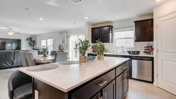 House (4 Bedrooms) | Interior