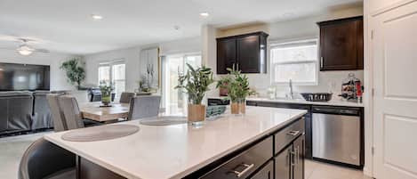 House (4 Bedrooms) | Interior