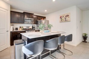 House (4 Bedrooms) | Interior