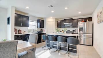 House (4 Bedrooms) | Front of property