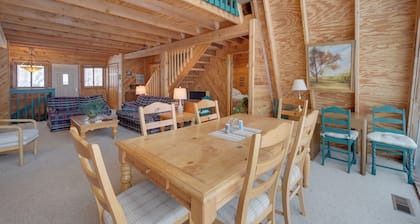 Waterfront Nelson Lake Cabin w/ Boat Dock!