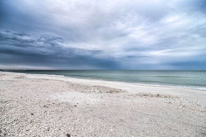 Unit 3 Blocks Gulf to Beaches Historical Museum!