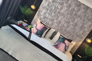 1 habitación, tabla de planchar con plancha, wifi gratis y ropa de cama 
