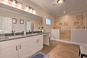 House (5 Bedrooms) | Interior - Chic Atlanta Home < 4 Mi to Mercedes-benz Stadium! (Atlanta)