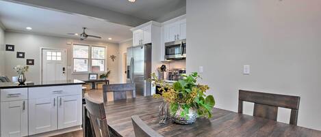 House (5 Bedrooms) | Interior