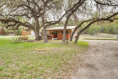 带甲板、秋千和火坑的'cabana Luna'小屋!