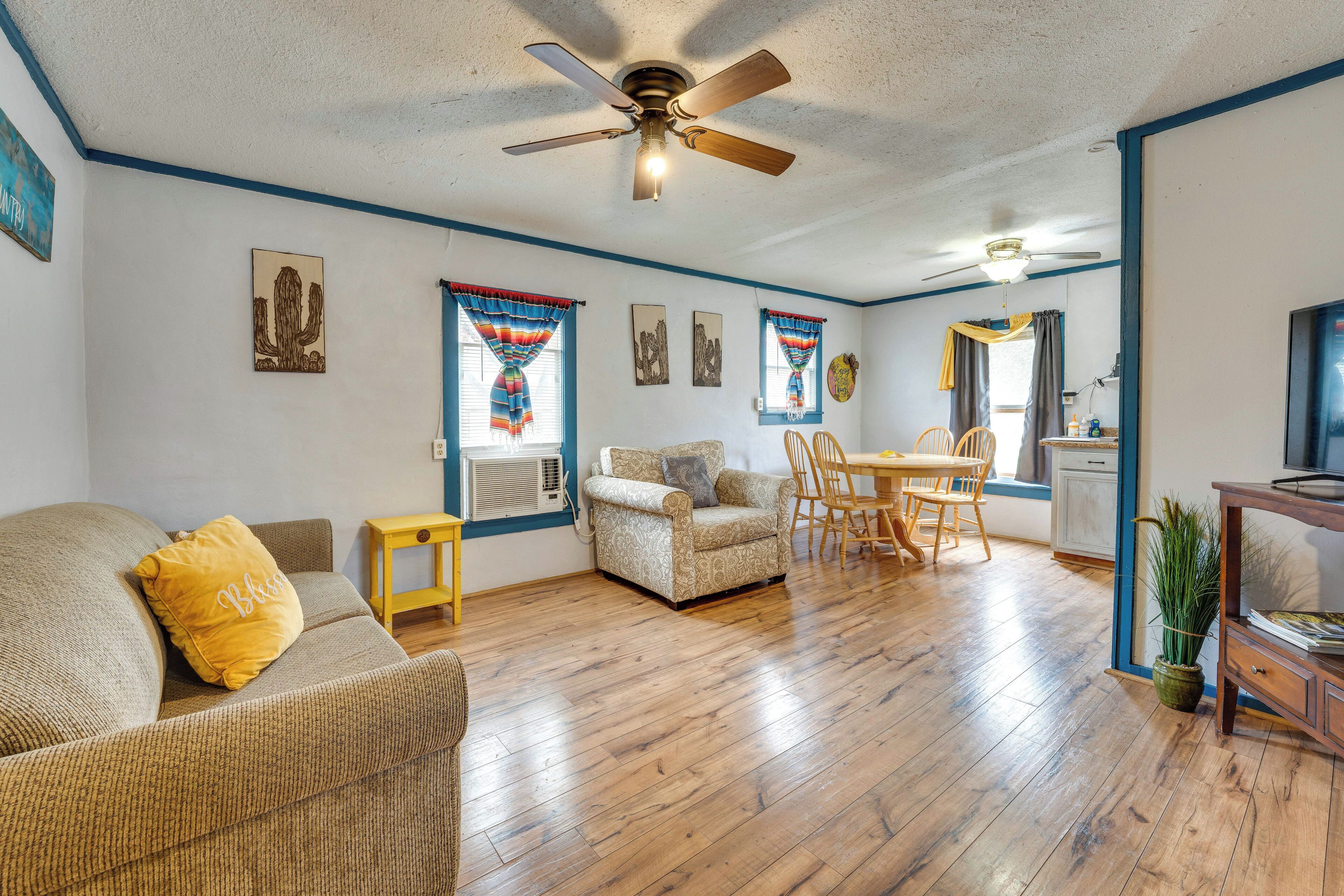 House (2 Bedrooms) | Interior