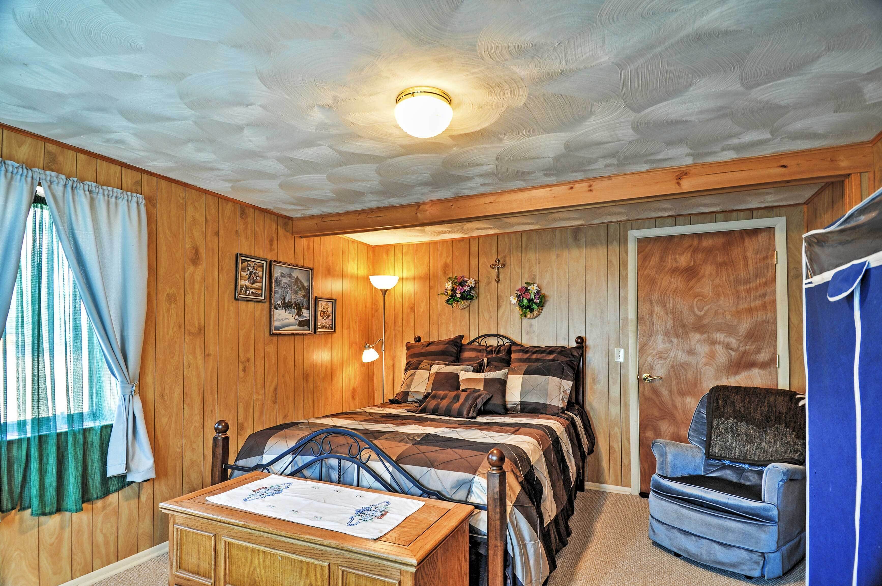 South Fork Log Cabin w/ Beautiful Mountain Views!