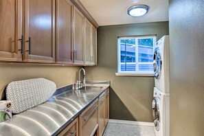 House (4 Bedrooms) | Interior - Cozy Washington Escape Near Hiking & Golfing! (University Place)