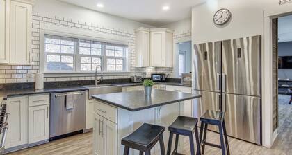 Family Holiday Retreat! Mtn-view Blue Ridge Home