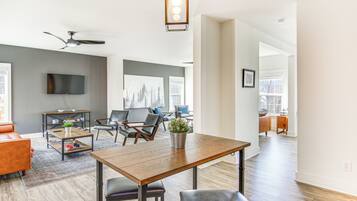 House (6 Bedrooms) | Interior