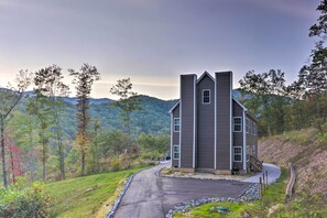 House (6 Bedrooms) | Interior - Family Holiday Retreat! Mtn-view Blue Ridge Home (Marion)