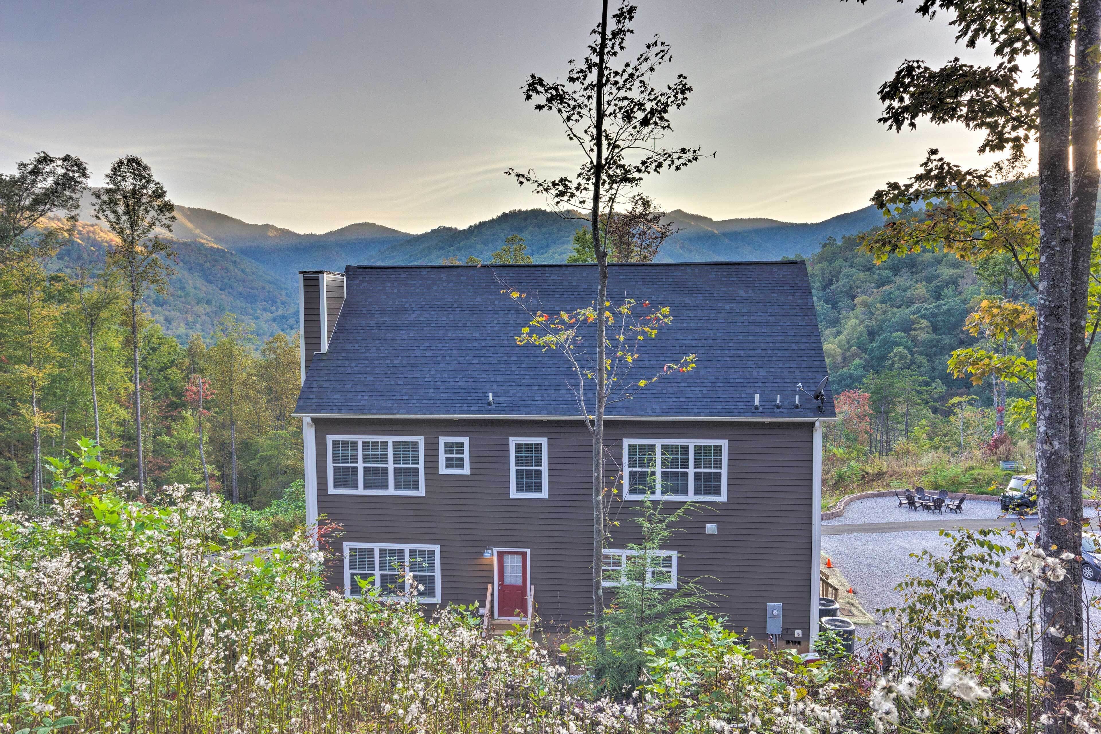 Spacious Mountain Retreat Near Mount Mitchell!